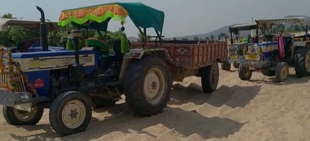 23 ट्रैक्टर, सात ट्रक और दो पोकलेन मशीन जब्त , 6 धराए