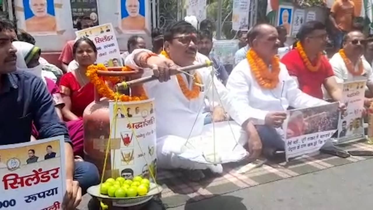 कांग्रेस का महंगाई पर अनोखा विरोध : पहले किया जेब खाली, अब थाली भी हो गई खाली !