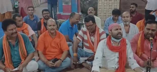 हनुमान चालीसा पर सियासत गर्म, हिंदूवादी संगठनों ने किया चालीसा पाठ