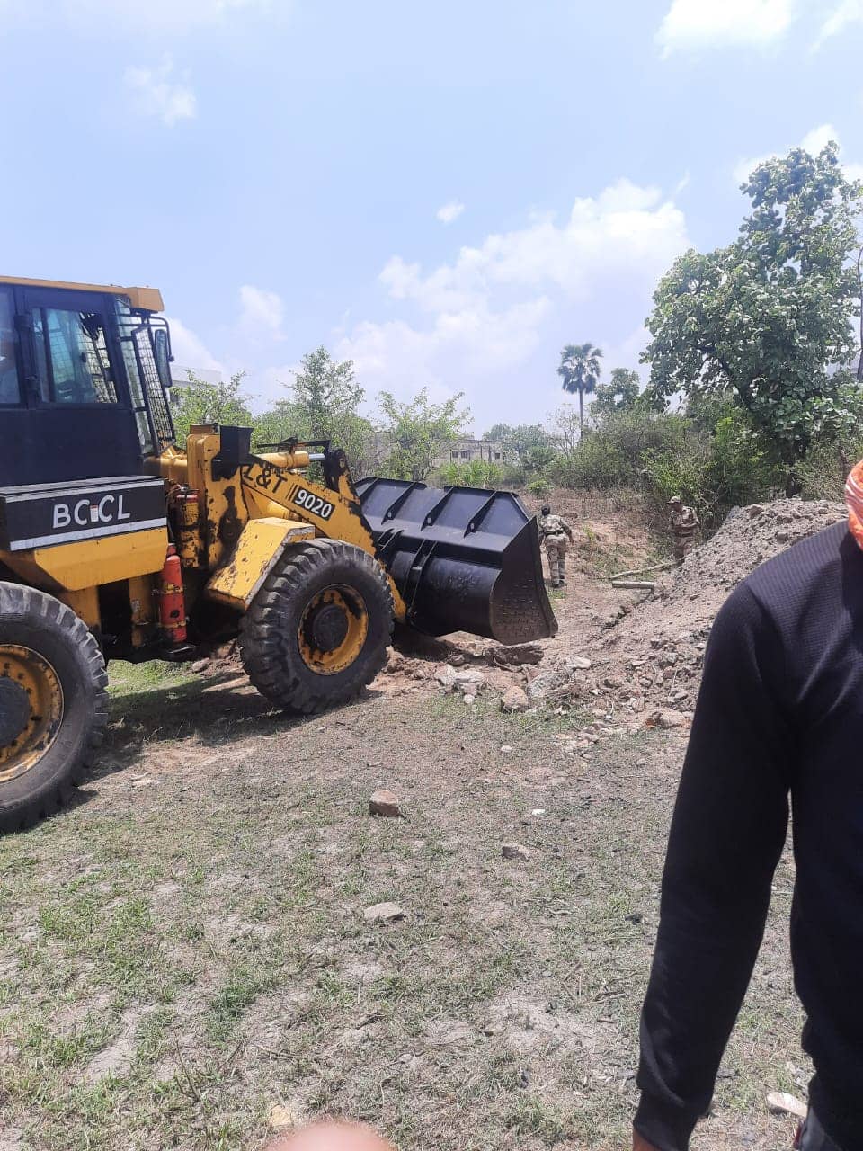 कोयला चोरों का दुस्साहस देखिये -परियोजना पदाधिकारी के ऑफिस में घुसकर धमकाया 