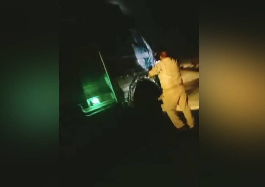 बिहार में यहां रात भर चलती है ट्रक वालों से पुलिस की वसूली,  वीडियो वायरल