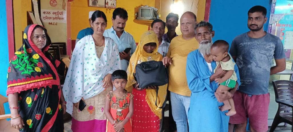 बंगाल  के शेख अब्बू को क्या पता था कि निरसा 'काल' बन जाएगा ! पूर्व विधायक ने कराई चार लाख की मदद