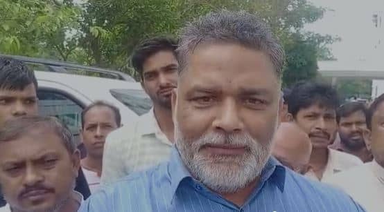 परिवारवाद मामले में कोर्ट में हाजिरी लगाने आए पप्पू यादव, कहा पर्दे के पीछे पक्ष-विपक्ष एक साथ