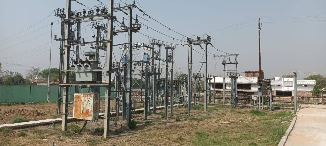 बिना कनेक्शन के ही चला रहे थे कूलर-पंखा,  9 के खिलाफ FIR, 1.40 लाख रुपए का ठोका जुर्माना