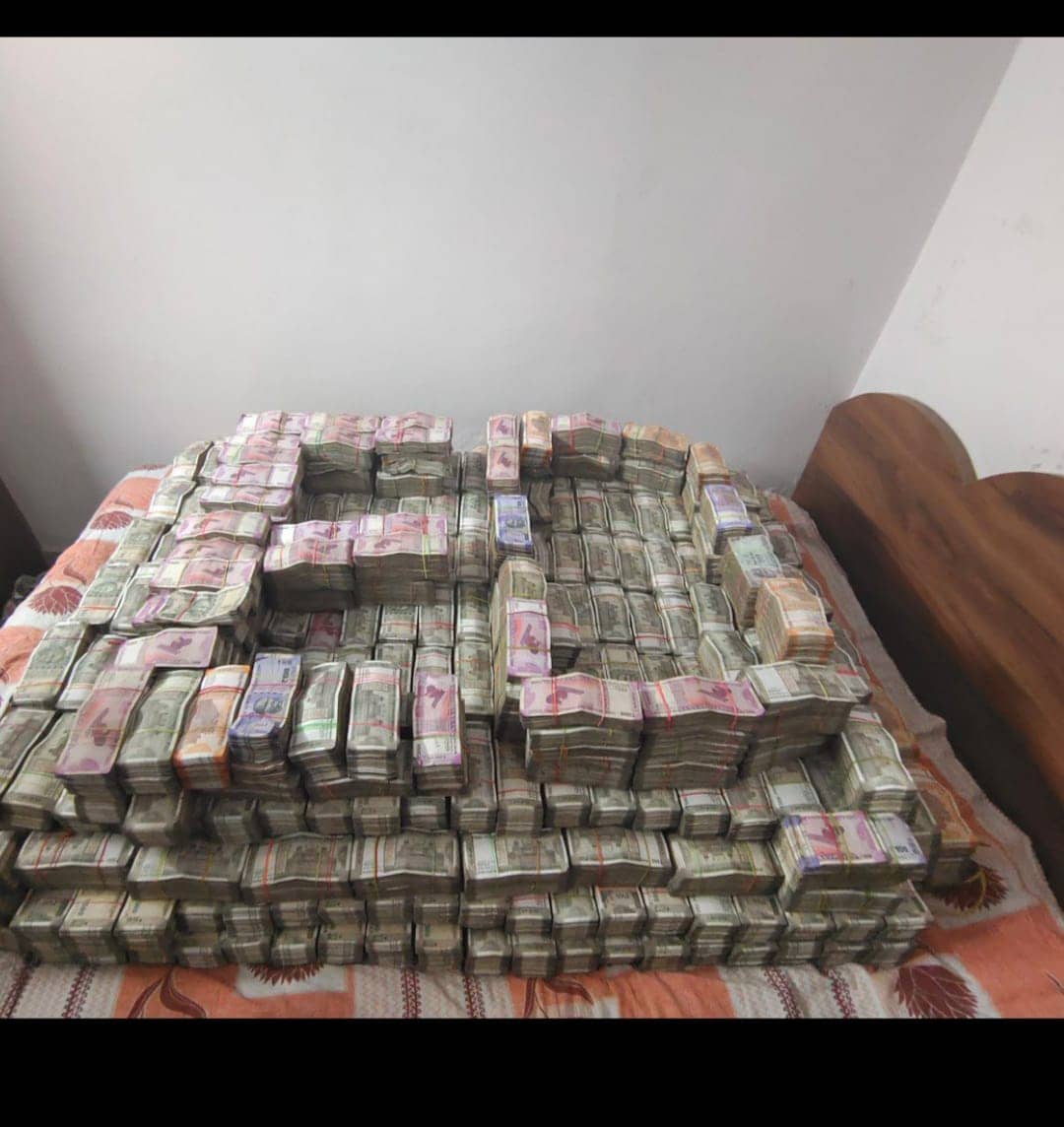 BIG BREAKING : पूजा सिंघल के ठिकानों से मिले पैसों में कई नकली नोट, PNB की जांच में हुआ खुलासा