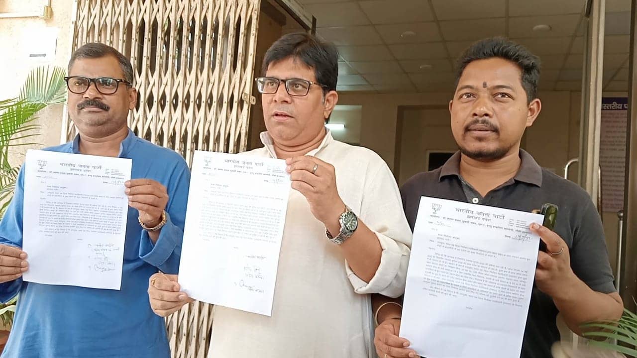 चतरा डीसी की शिकायत लेकर राज्य निर्वाचन आयोग पहुंची भाजपा