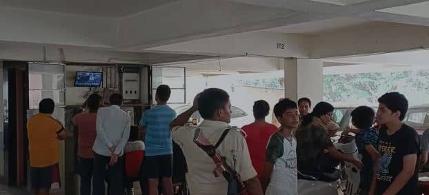 अपार्टमेंट के 7 फ्लैट में हथियार के बल पर चोरी, पुलिस गश्ती दल पर सवाल
