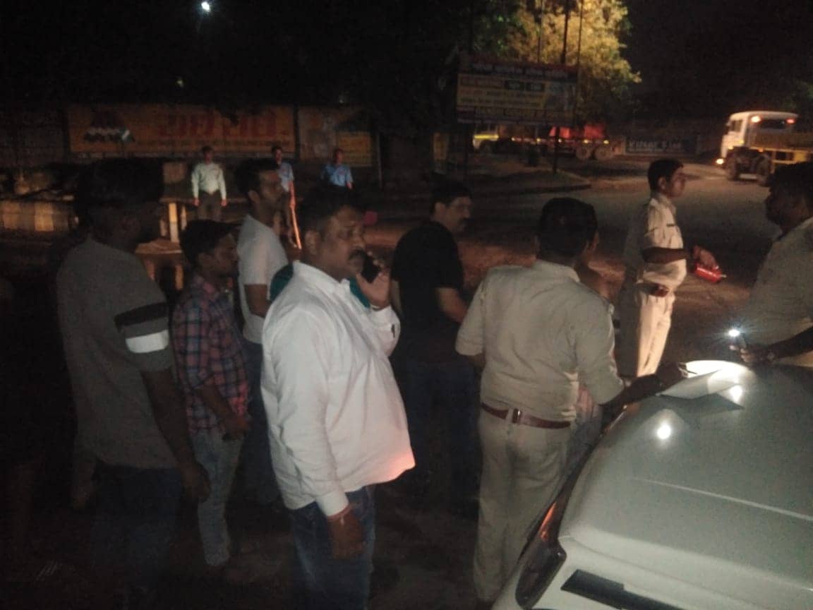 ट्रेलर की चपेट में आने से बाइक सवार की युवती की घटनास्थल पर मौत