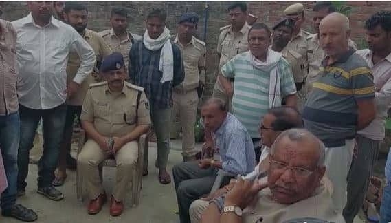 हीरो शोरूम कैशियर मर्डर : पीड़ित परिवार से मिलने पहुंचे डिप्टी सीएम तार किशोर प्रसाद, कहा परिवार को मिलेगा मुआवजा