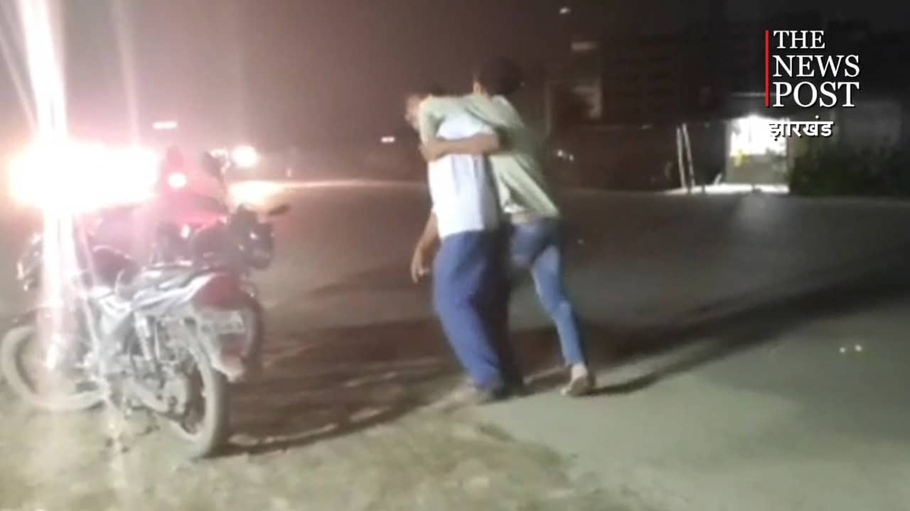 शराबी खुद ही है कोतवाल तो डर काहे का ! मधेपुरा में बीच सड़क पर पुलिस जवान का हाई वोल्टेज ड्रामा