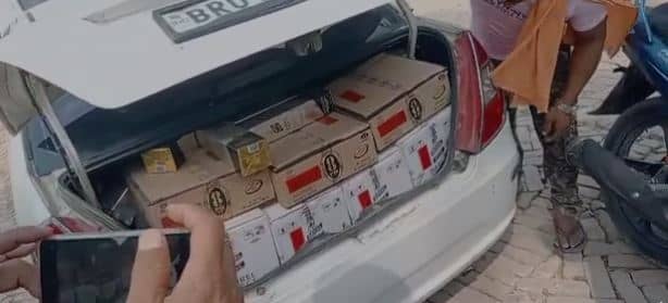 अवैध शराब लदे इंडिगो कार को फायनेंस कंपनी के कर्मियों ने रोका, तो ग्रामीण ने लूट लिया शराब