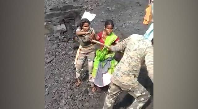 कोयला चोरी रोकने पर महिला सुरक्षा गार्डों पर ग्रामीण महिलाओं ने किया हमला