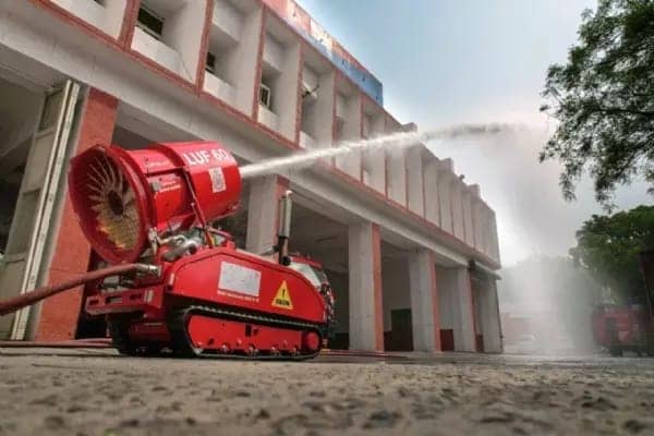 innovation :  अब दिल्ली में भी रोबोट बुझाएंगे आग , केजरीवाल सरकार ने खरीदे दो खास रोबोट