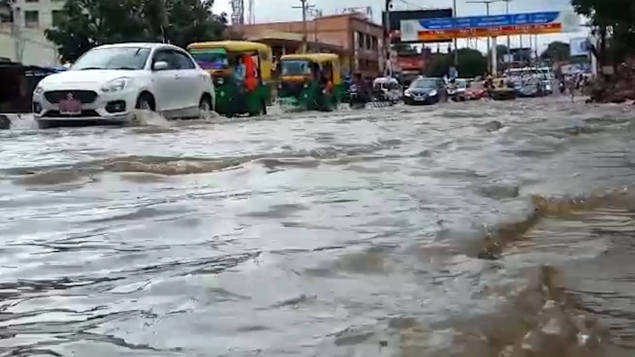 तीन  दिन की बारिश में  राजधानी का राजपथ भी जलमग्न, जन-जीवन अस्त-व्यस्त