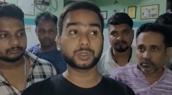 मोबाइल छिनतई का विरोध करने पर हथियारबंद अपराधियों ने युवक को मारी गोली, हालत गंभीर