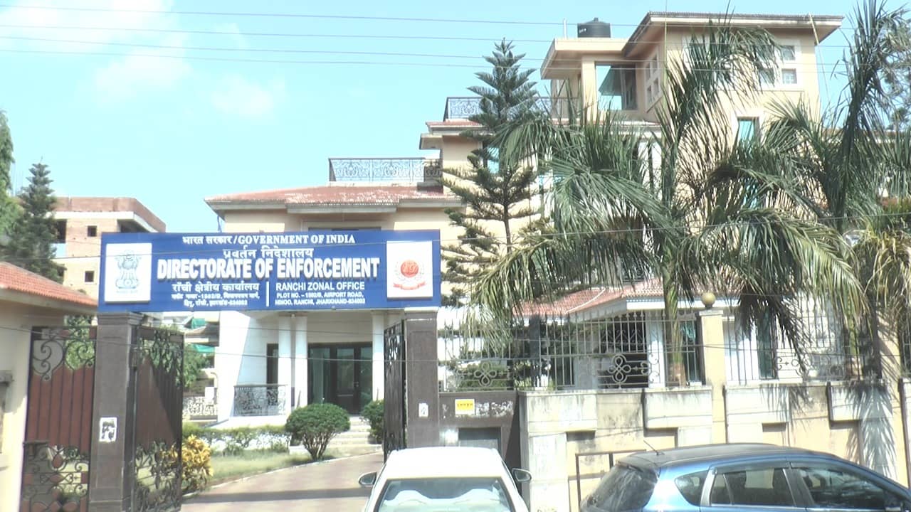 साहेबगंज DMO पहुंचे ईडी कार्यालय, खुल सकते हैं कई राज