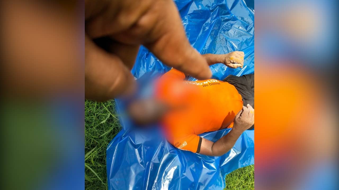 तालाब से अज्ञात युवक का शव बरामद,  आत्महत्या की आशंका 