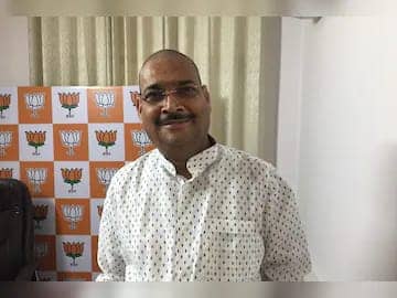 भाजपा सांसद और साहेबगंज डीएमओ की तस्वीर वायरल, सांसद ने क्या दी सफाई, पढ़िए पूरी खबर