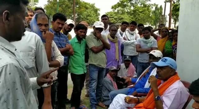 फिर पलायन की भेंट चढ़ गया गोमिया का युवक, ठेकेदार पर हत्या का आरोप