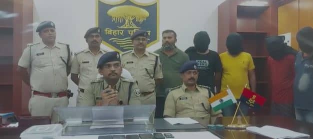 शोरूम कैशियर हत्याकांड का खुलासा: सहकर्मी ने रची थी साजिश, चार आरोपी गिरफ्तार