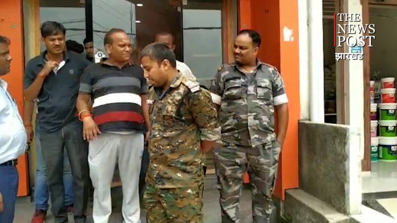 बंद मोबाइल शोरूम में लाखों की चोरी, जांच में जुटी पुलिस