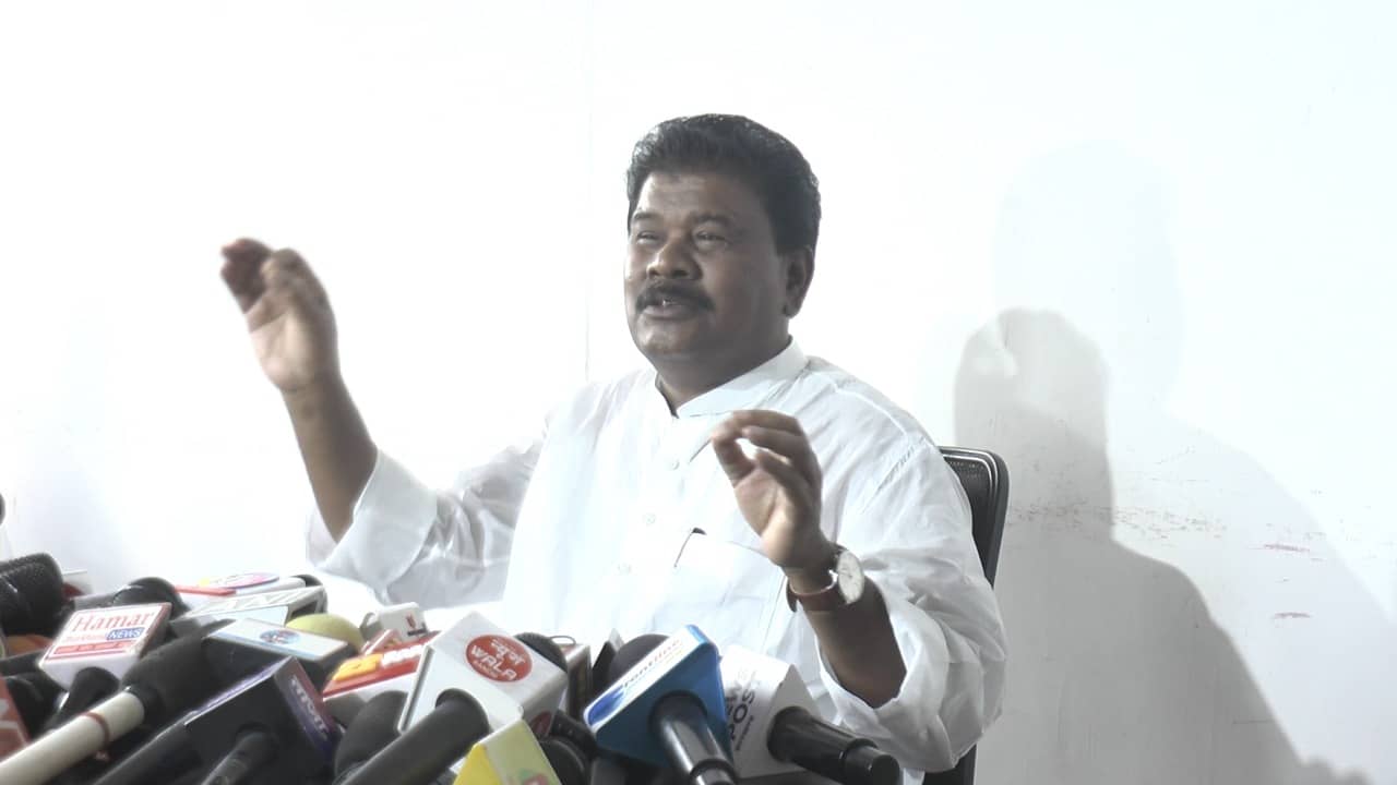 सीबीआई रेड पर बिफड़े बंधु, बोले - जांच मेंं जो भी मिला, उसे सार्वजनिक करें एजेंसी