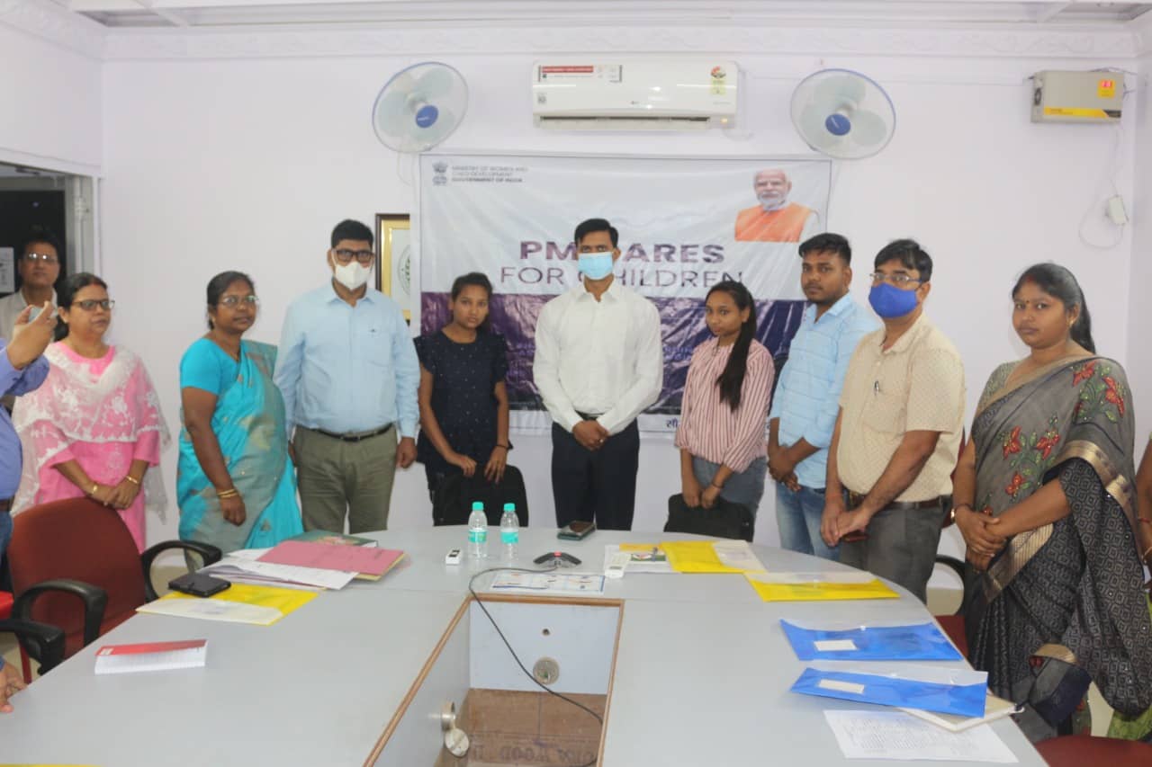 पीएम केयर फॉर चिल्ड्रन्स योजना से गुमला की दो बेटियों भी लाभान्वित , पीएम की उपस्थिति में डीसी ने सौंपा कीट