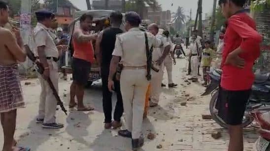 चन्दा विवाद : रिटायर्ड दरोगा और वकील बेटा फायरिंग करने के आरोप में गिरफ्तार