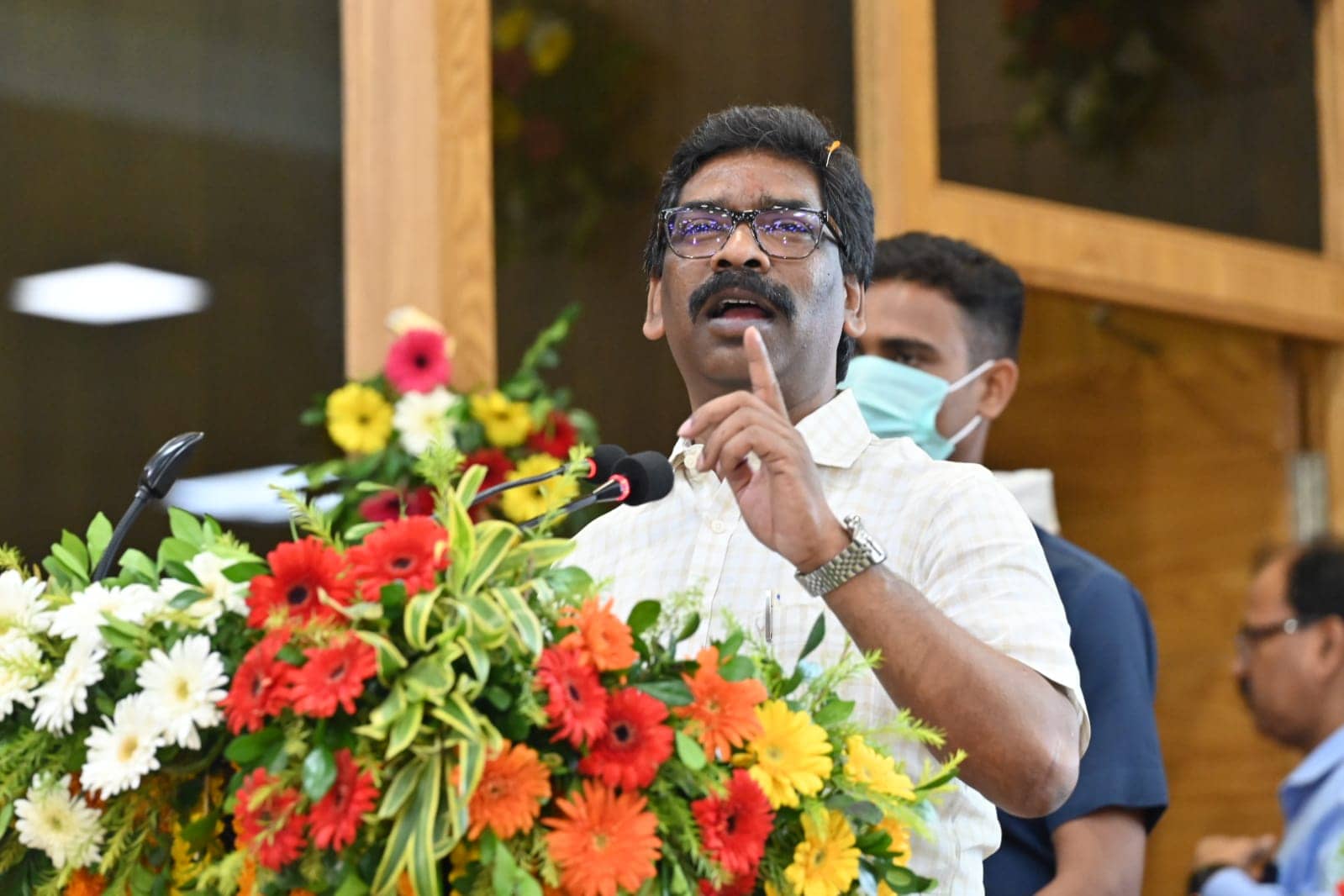 सीएम हेमंत का आदेश : सभी सरकारी कार्यक्रमों के आरंभ में " जोहार " बोलना जरूरी