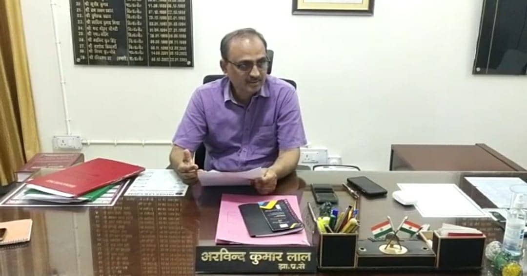 LOHARDAGA: दो से तीन हज़ार रुपए  प्रति ट्रैक्टर तक बेचा जा रहा बालू, प्रशासन ने रोक के लिए कसी कमर