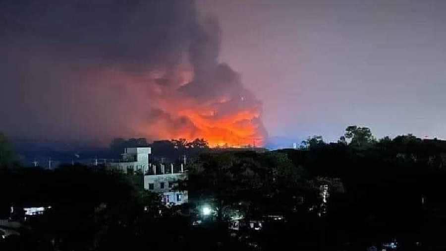 बांग्लादेश में बड़ा हादसा, कंटेनर डिपो में आग लगने से 35 लोगों की मौत, 300 से भी ज्यादा घायल