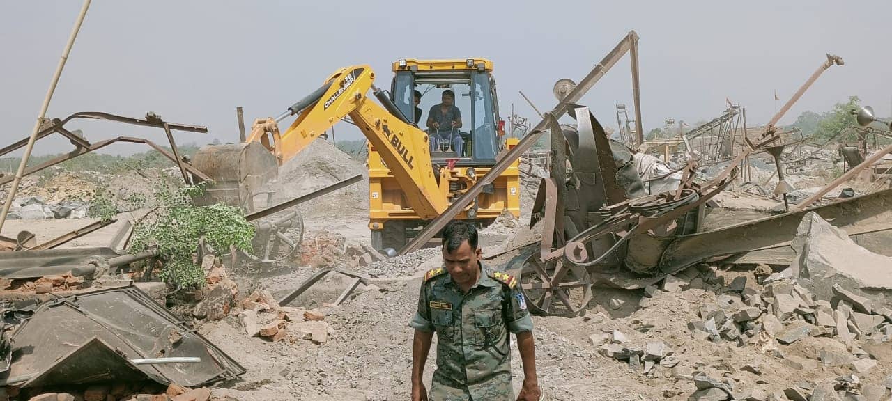 करीब 40 अवैध क्रशर बंद करने पर प्रशासन के विरुद्ध क्यों खड़ी हो गईं जिला प्रधान- जानिये वजह