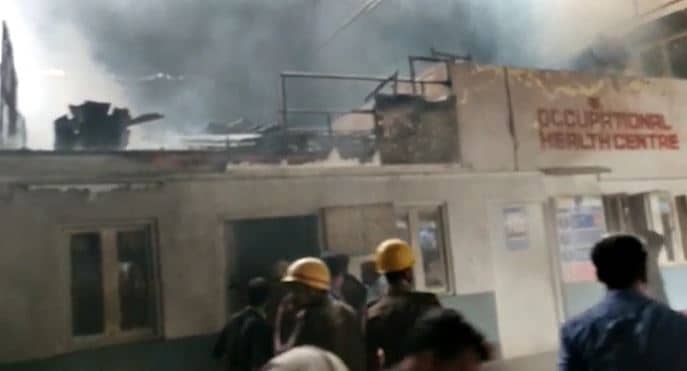 पश्चिम बंगाल हावड़ा के एक पेंट कारखाने मे लगी आग, 18 लोग झुलसे