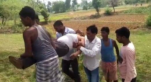 पेड़ से लटका मिला शव, पुलिस जांच में जुटी 