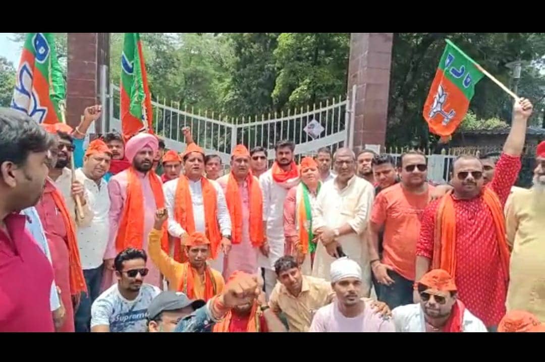 DHANBAD: केंद्र सरकार की उपलब्धियां गिनाने भाजपा युवा मोर्चा  के कार्यकर्ताओं ने निकाली बाइक रैली