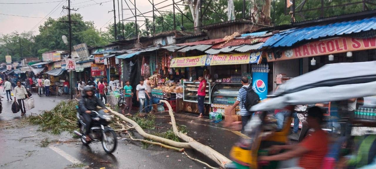 मौसम : Live update धनबाद में गरज और तेज हवा के साथ बारिश 