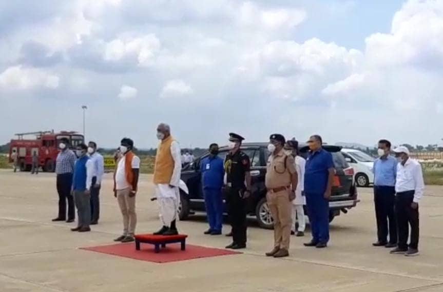 बिहार के राज्यपाल फागू चौहान पहुंचे देवघर के बाबा मंदिर, मंत्रोच्चारण के साथ वैदिक रीति से द्वादश ज्योतिर्लिंग का जलाभिषेक किया