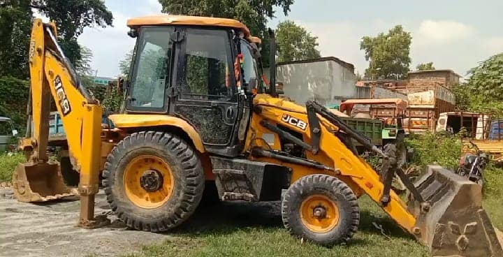 अवैध बालू खनन के खिलाफ पुलिस का छापा ,तस्कर भागने में सफल