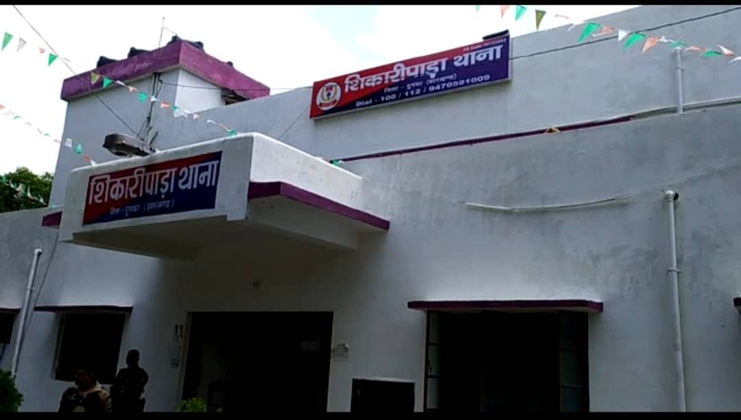 बकरी चोरी कर भाग रहे दंपति की राह में नदी बना रोड़ा , ग्रामीणों ने पकड़कर किया पुलिस के हवाले