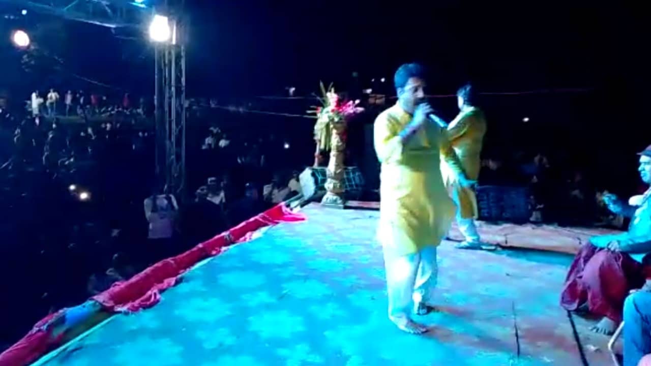 BJP विधायक विनय बिहारी ने मंच पर लगाए ठुमके,  धारा 144 लगने के बावजूद  जागरण में जुटे हजारों लोग