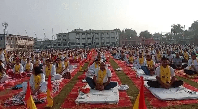 बाबानगरी और धनबाद में भी रही योग की बहार, देवघर विधायक नारायण दास हुए शामिल