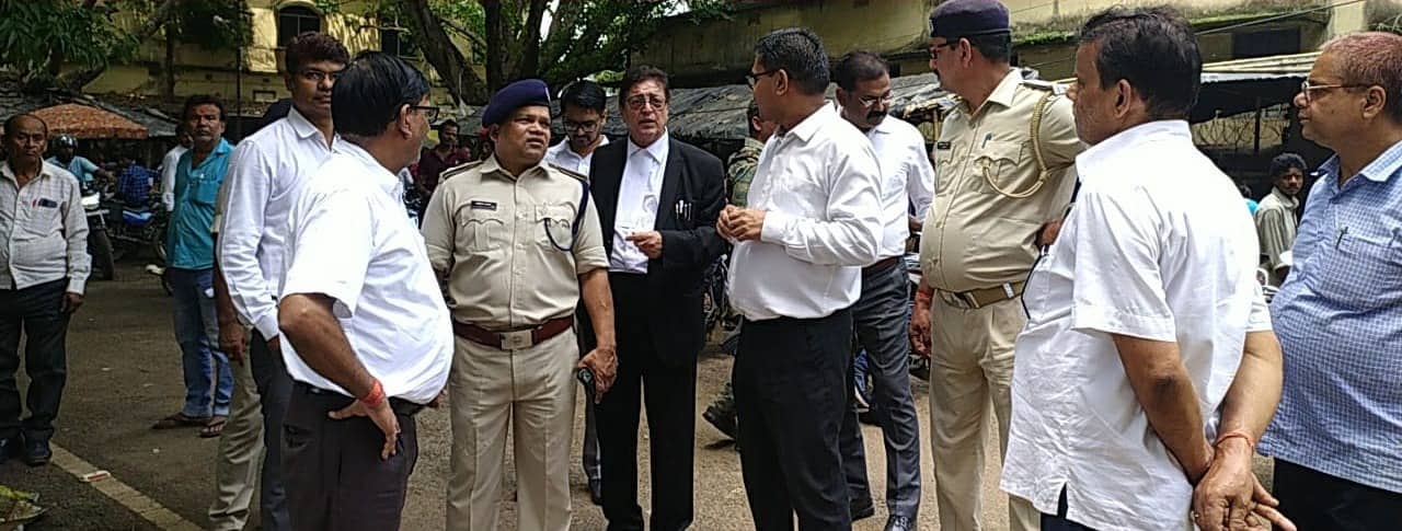 देवघर जैसी अनहोनी न हो, DUMKA SP ने कोर्ट परिसर की सुरक्षा का लिया जायज़ा