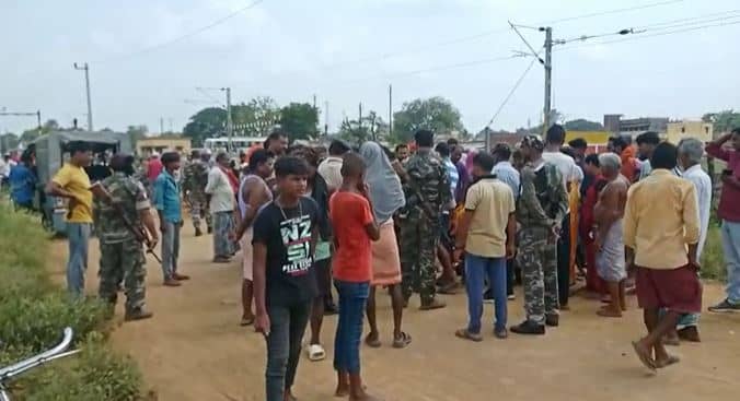 DUMKA: शौच के लिए जा रहा था धुरन,  हाइवा ने कुच'ला