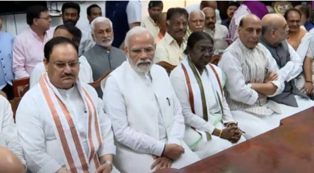 द्रौपदी मुर्मू ने राष्ट्रपति पद के लिए भरा नामांकन, पीएम मोदी पहले प्रस्तावक बने