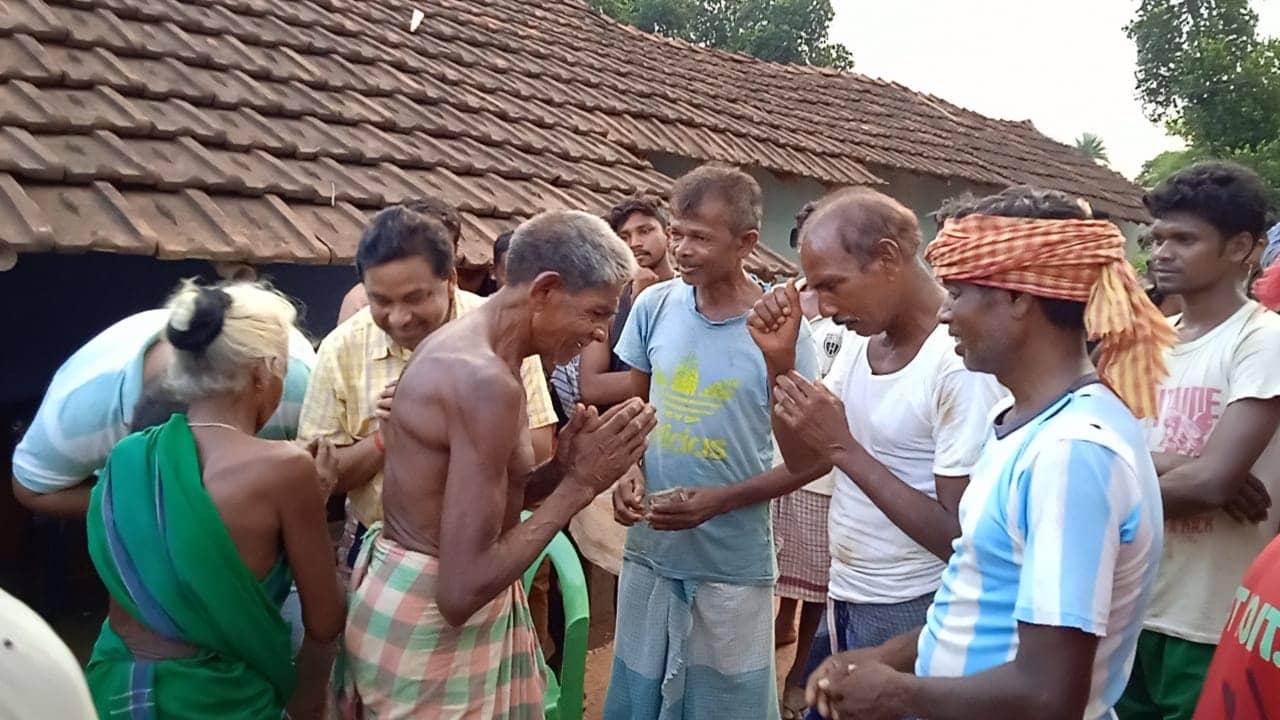 जानवर मारने पर युवक ने किया केस, गांववालों ने उसके परिवार का कर दिया सामाजिक बहिष्कार- आगे क्या हुआ जानिये