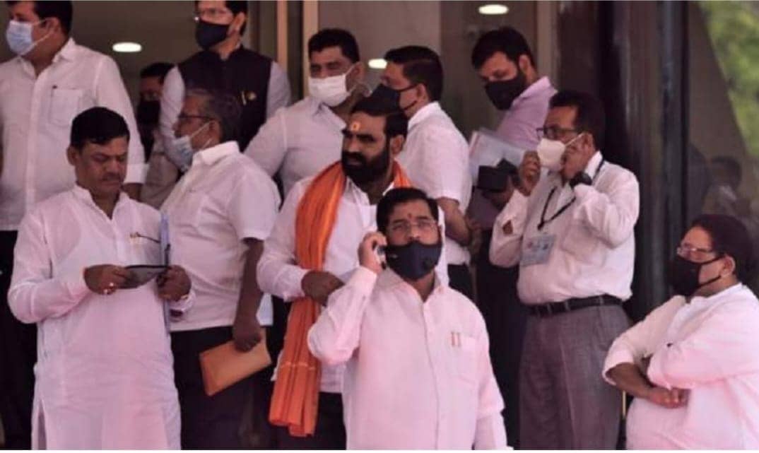 महाराष्ट्र संकट: डिप्टी स्पीकर ने 16 बागी शिवसेना विधायकों को नोटिस भेजा