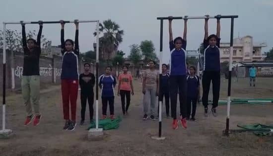 रोहतास: अग्निवीर बनने को तत्पर हैं रोहतास की बेटियां,  मैदान में बहा रहीं पसीना