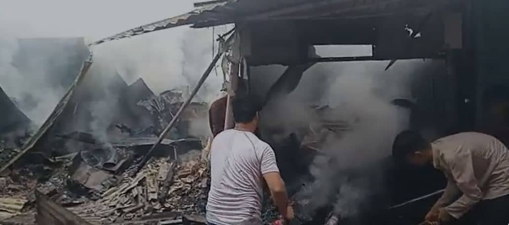 सासाराम के मशहूर चूड़ी बाजार में अचानक उठने लगीं आग की लपटें, जब पूरी तरह ले लिया चपेट में तो.....