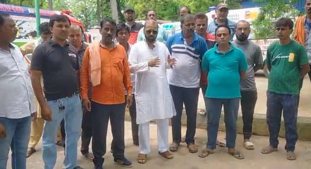 टाटा अस्पताल परिसर में पार्किंग ठेकेदरों से परेशान हैं एम्बुलेंस चालक, डीसी से की मामले में संज्ञान लेने की मांग