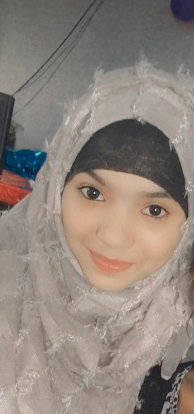 DHANBAD: गाड़ी मिस्त्री की बेटी बनी इंटर में थर्ड डिस्ट्रिक्ट टॉपर, लक्ष्य है सीए बनना 